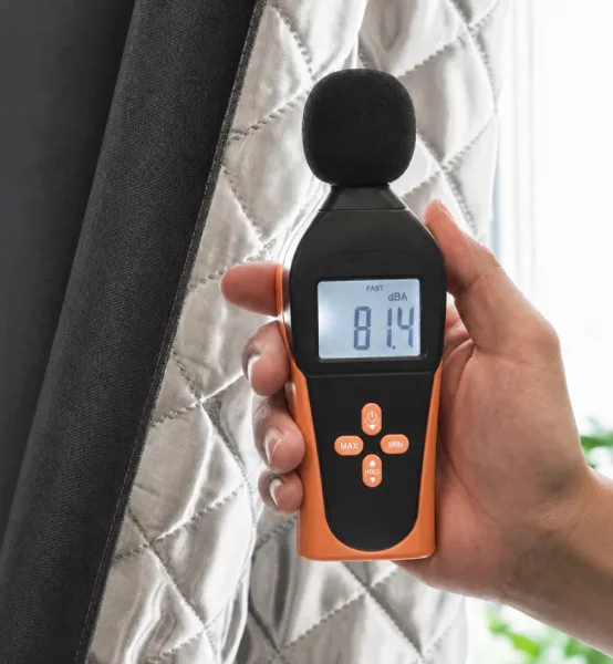 Schallpegelmesser mit 81,4 dB ohne Vorhang